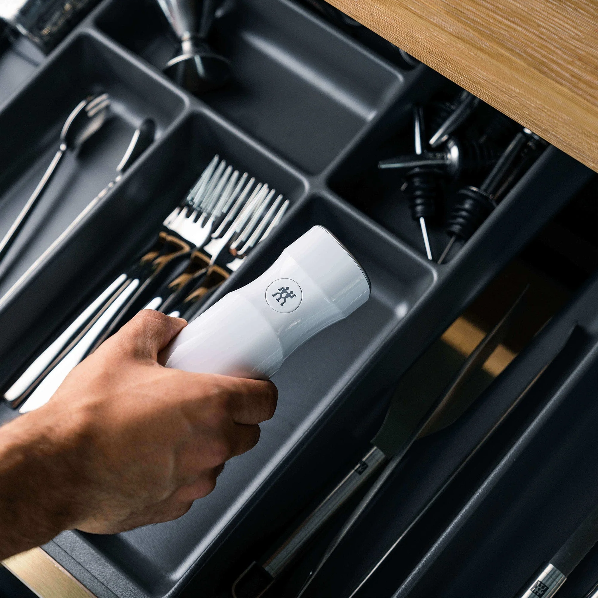 Zwilling Fresh & Save Handheld Vacuum Sealer Machine for Easy Storage - Image 4