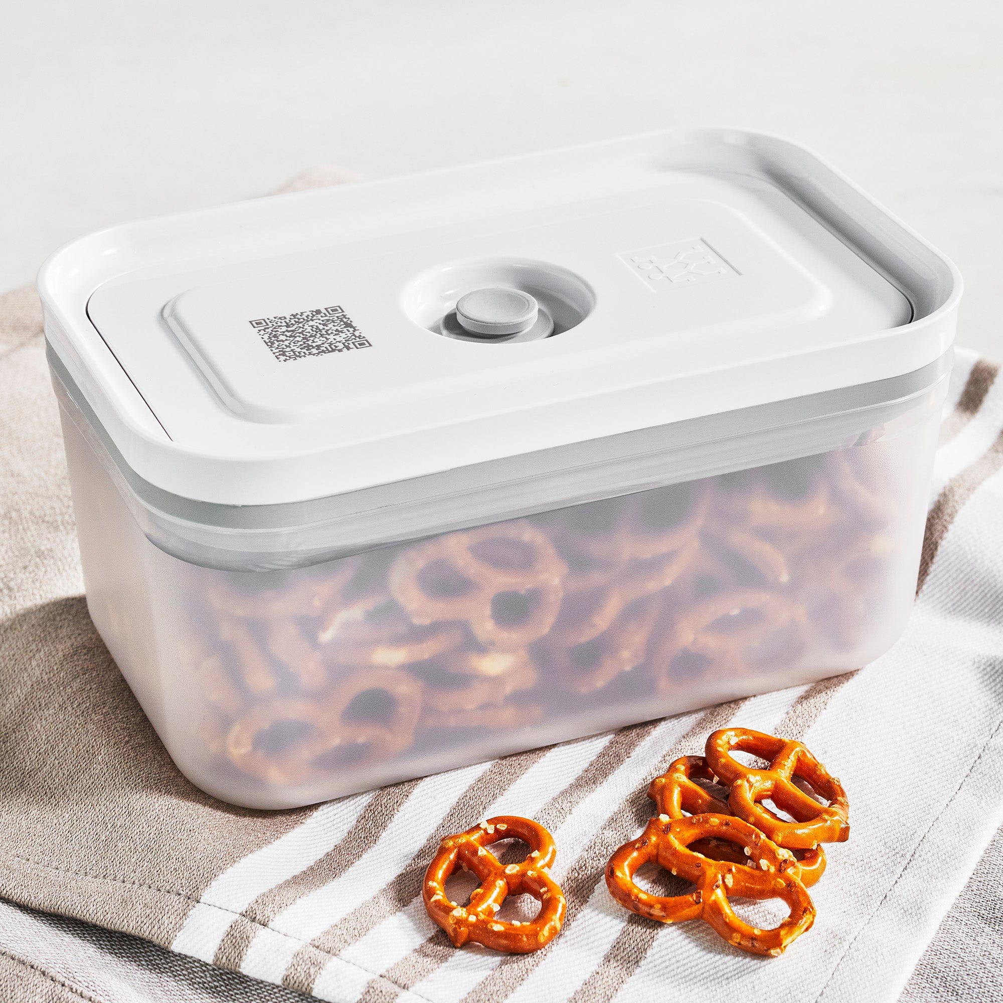 Zwilling Fresh & Save Plastic Airtight Food Storage Container, Meal Prep Container - Medium - Image 3