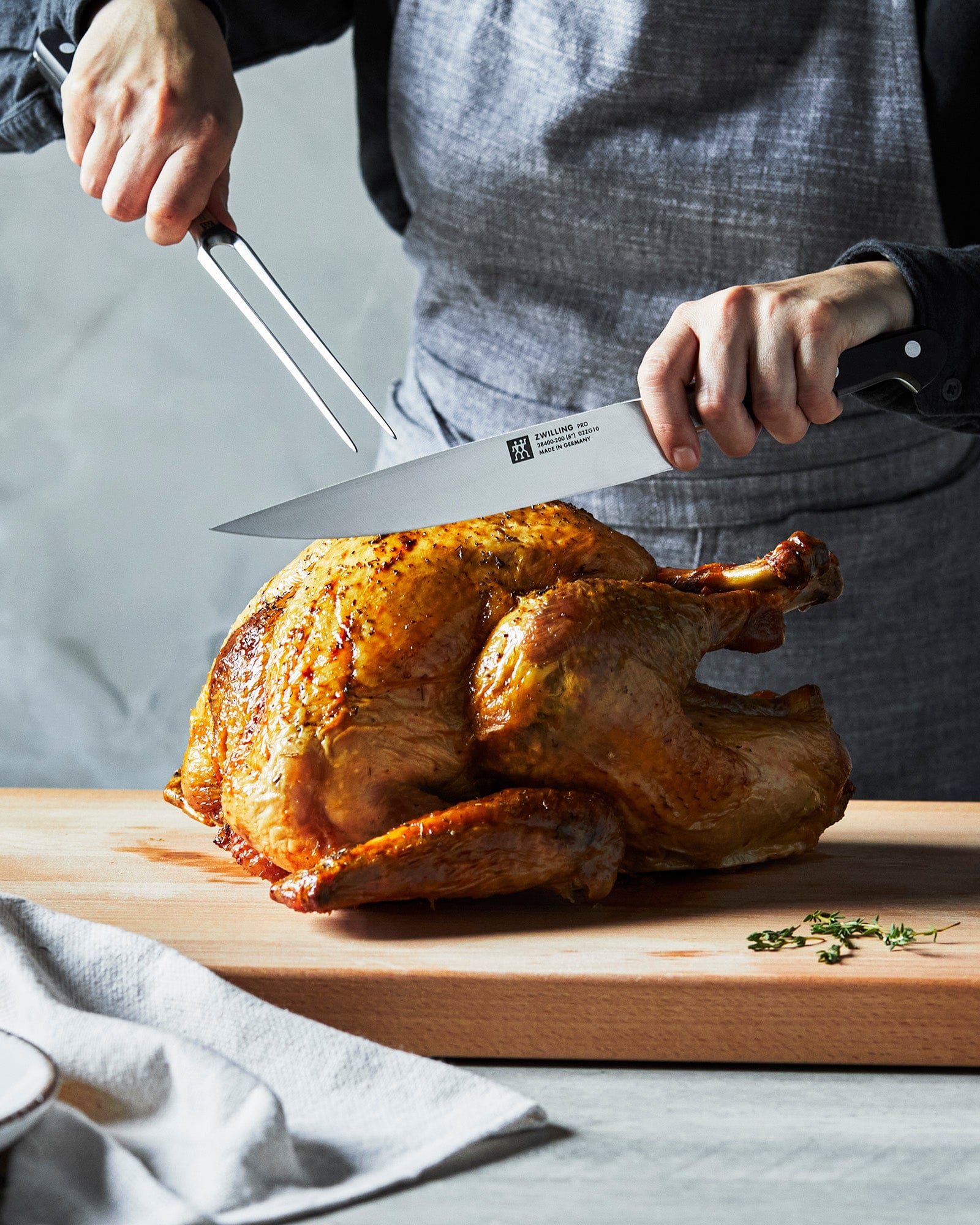 Zwilling Pro 2-pc Carving Knife & Fork Set - Image 6