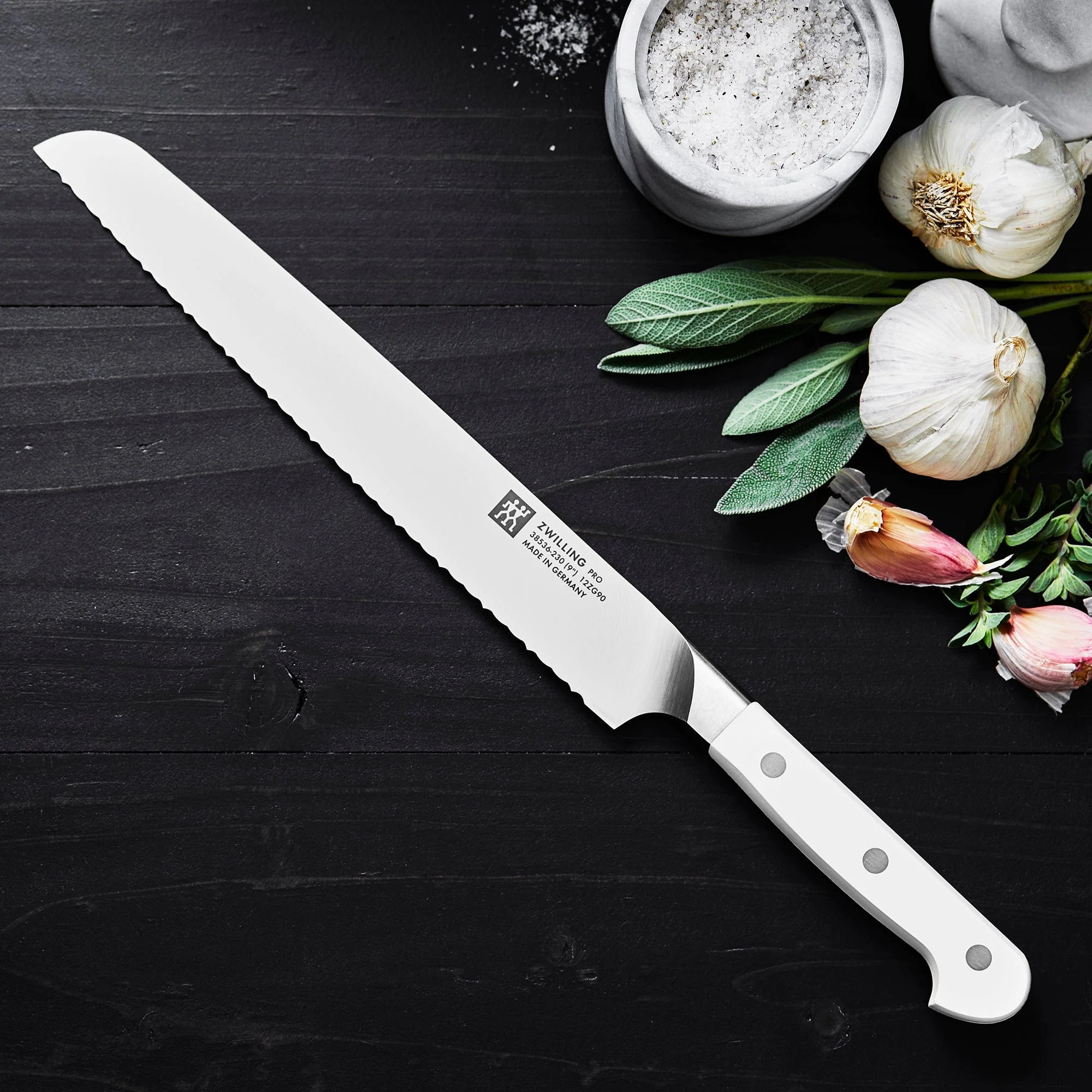 Zwilling Pro Le Blanc 9-inch Z15 Serrated Bread Knife - Image 2