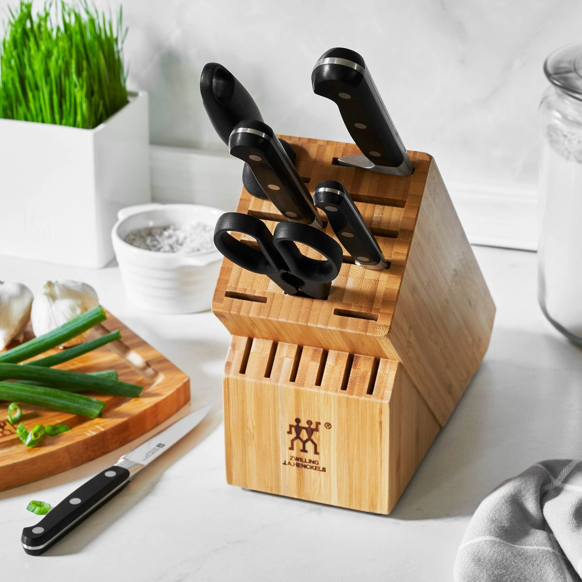 Zwilling Professional S Knife Set with Block, Chefs Knife, Serrated Utility Knife, 7 Piece, Bamboo - Image 5