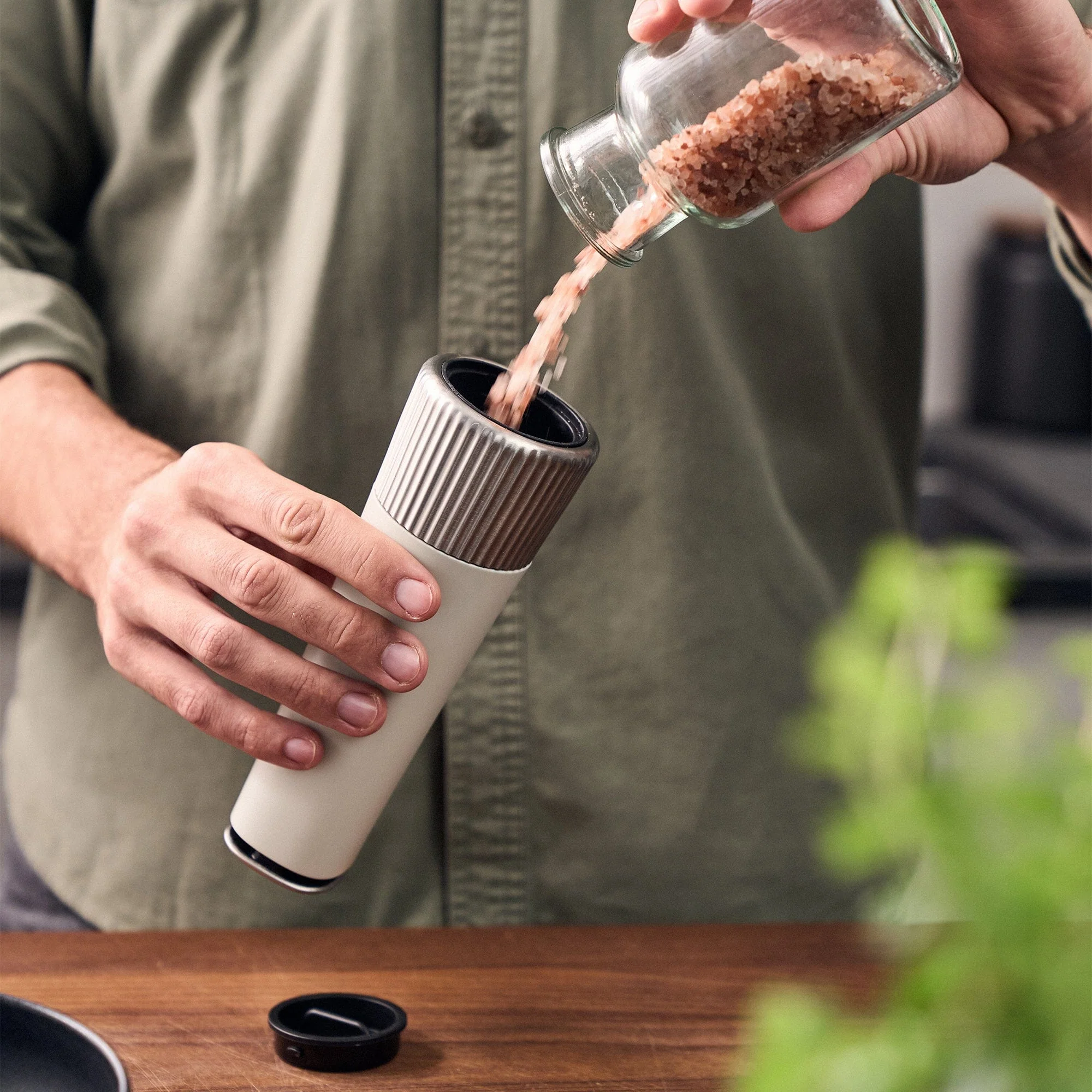 Zwilling Spices Upside-Down Manual 2-pc Spice Mill Set, Black & Ivory - Image 4